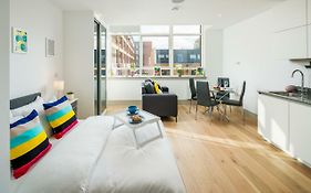 Modern London City Apartment - Victoria Line